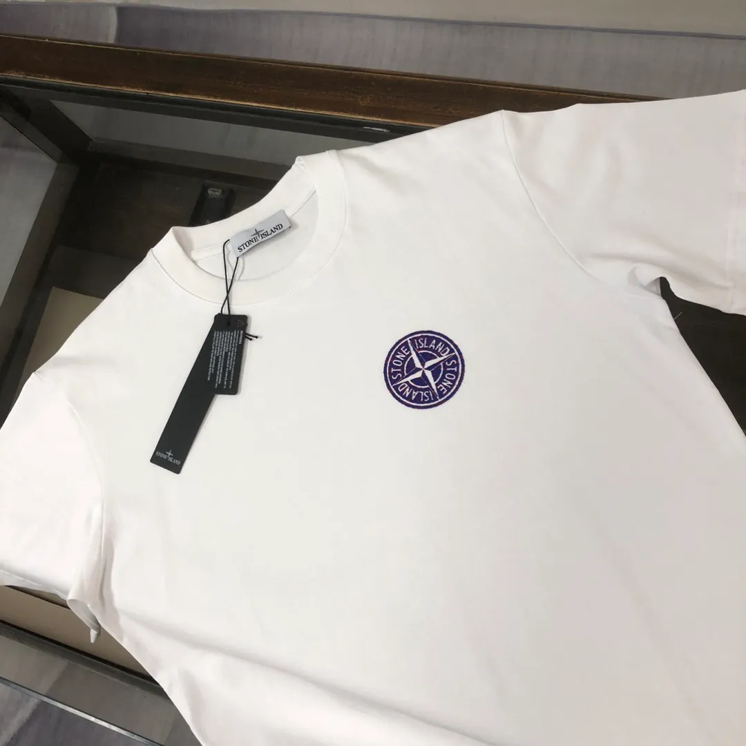P180 Stone Island 2025 latest T-shirt, couple style ~ Original order, fashionable and casual short T-shirt, specially made of customized cotton fabric ~ Cotton T-shirt ~ Pre-washed to prevent deformation and shrinkage problem, more comfortable and breathable on the body ~ All available from stock ~ Unique design style, trendy must-have item, complete with three standards 👍 Color: black/white Size: S M L XL (larger version, please indicate your height and weight when placing an order)